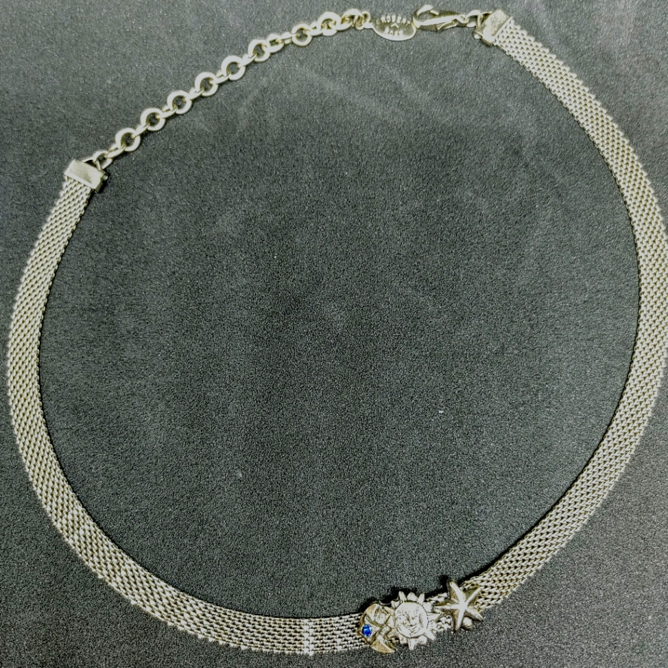 Impeccable Robert Rose Choker 8$